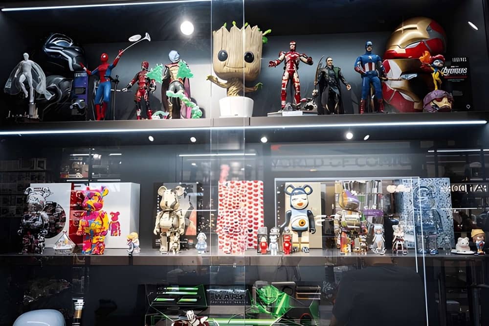 Shadow Box vs Display Cases: Which Is Best for Memorabilia Framing?